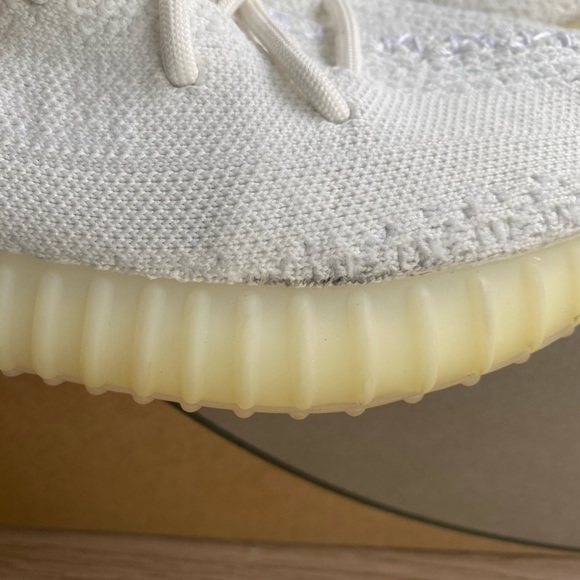 Adidas Yeezy Boost 350 V2 Cream White/Triple White- SZ 7 M- W 8.5 - Picture 6 of 16